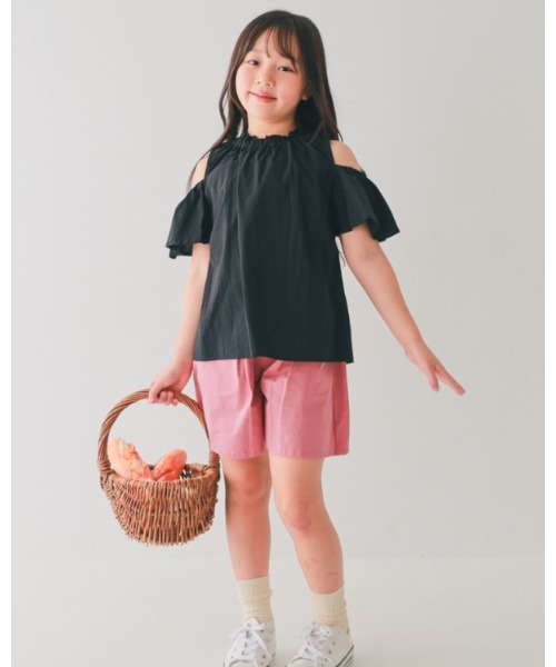 NHT(エヌエイチティー)の「エヌエイチティー オフショルダー ブラウス(シャツ/ブラウス・キッズ・ブラック・110cm/120cm/130cm/140cm/150cm/160cm)」の4枚目の写真