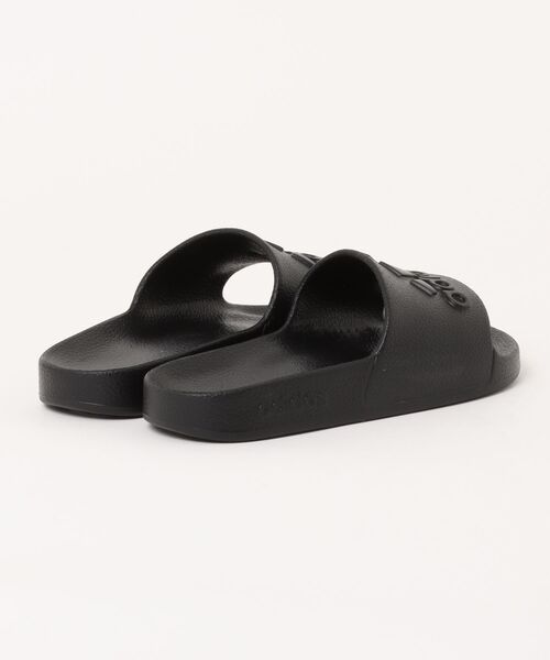 adidas（アディダス）の「《adidas》アディレッタ アクア サンダル / Adilette Aqua Slides（サンダル・メンズ・ブラック×ブラック・22.5cm/23.5cm/24.5cm/25.5cm/26.5cm/27.5cm/28.5cm）」の2枚目の写真