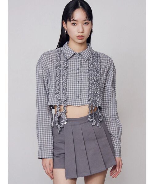 EMODA（エモダ）の「テープフリルワイドショートシャツ（シャツ/ブラウス・レディース・ブルー/グレー/ベージュ・FREE）」の2枚目の写真