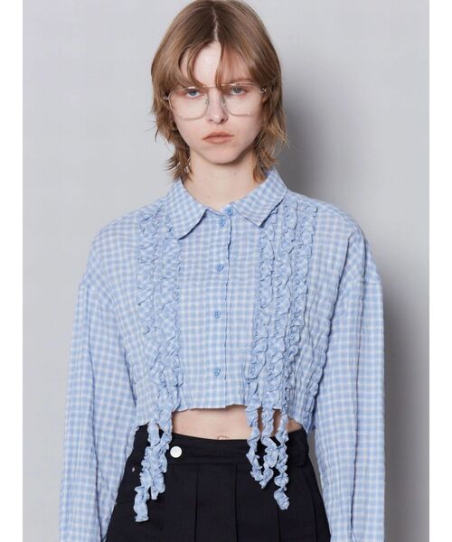 EMODA（エモダ）の「テープフリルワイドショートシャツ（シャツ/ブラウス・レディース・ブルー/グレー/ベージュ・FREE）」の5枚目の写真