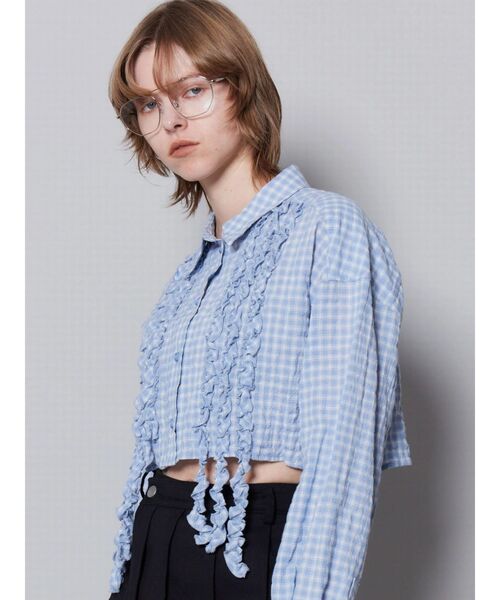 EMODA（エモダ）の「テープフリルワイドショートシャツ（シャツ/ブラウス・レディース・ブルー/グレー/ベージュ・FREE）」の6枚目の写真