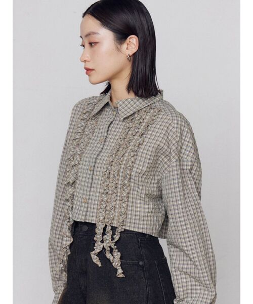 EMODA（エモダ）の「テープフリルワイドショートシャツ（シャツ/ブラウス・レディース・ブルー/グレー/ベージュ・FREE）」の16枚目の写真