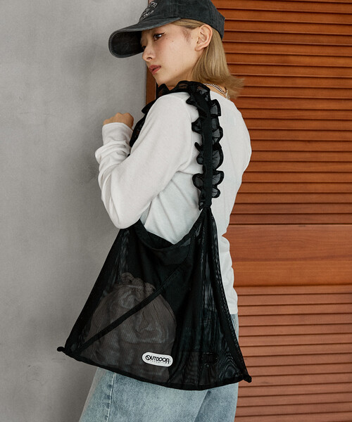 OUTDOOR PRODUCTS（アウトドアプロダクツ）の「OUTDOOR PRODUCTS × PUBLUX/アウトドアプロダクツ 別注 メッシュ フリル トートバッグ　限定展開（トートバッグ・レディース・オフホワイト/グレー/ブラック・ONE SIZE）」の11枚目の写真