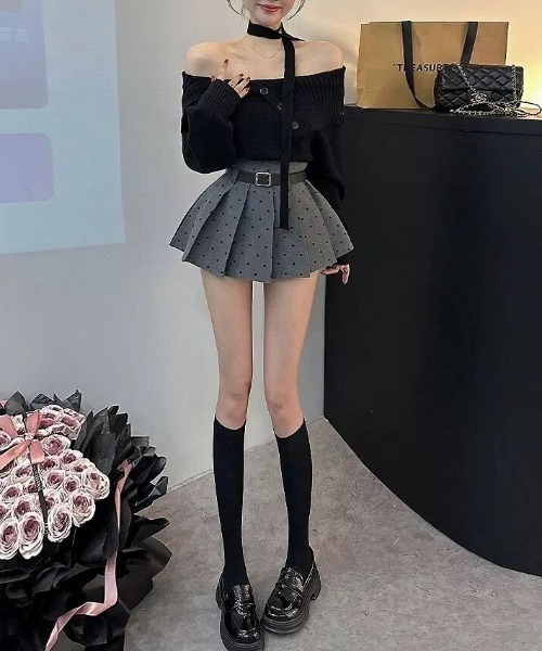 Mejoul（メジュール）の「【2026春夏新作】【ベルト・インパン付】ドット柄 プリーツミニスカート（スカート・レディース・ブラック/グレー・S/M）」の4枚目の写真