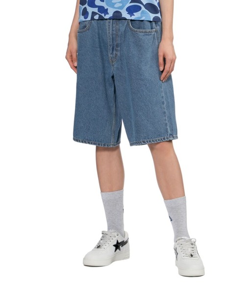 A BATHING APE(アベイシングエイプ)の「DENIM SHORTS(デニムパンツ・レディース・ライトインディゴブルー/インディゴブルー・FREE)」の5枚目の写真