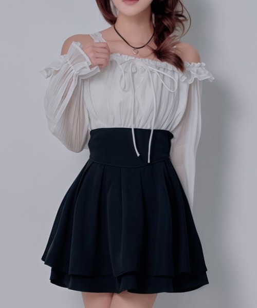 Diable baiser(ディアブルベーゼ)の「オフショルレースシアーブラウス シャーリングトップス(シャツ/ブラウス・レディース・ホワイト/ブラック・FREE)」の4枚目の写真