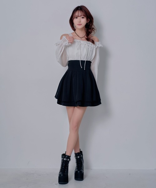 Diable baiser(ディアブルベーゼ)の「オフショルレースシアーブラウス シャーリングトップス(シャツ/ブラウス・レディース・ホワイト/ブラック・FREE)」の6枚目の写真