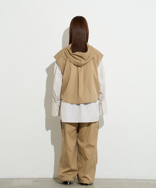 BIRTHDAY BAR（バースデイバー）の「【B-DAY STORE】フーディーベスト　レディス（ベスト・レディース・ベージュ/ネイビー・0）」の16枚目の写真