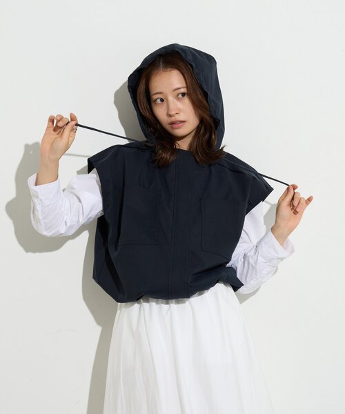 BIRTHDAY BAR（バースデイバー）の「【B-DAY STORE】フーディーベスト　レディス（ベスト・レディース・ベージュ/ネイビー・0）」の21枚目の写真