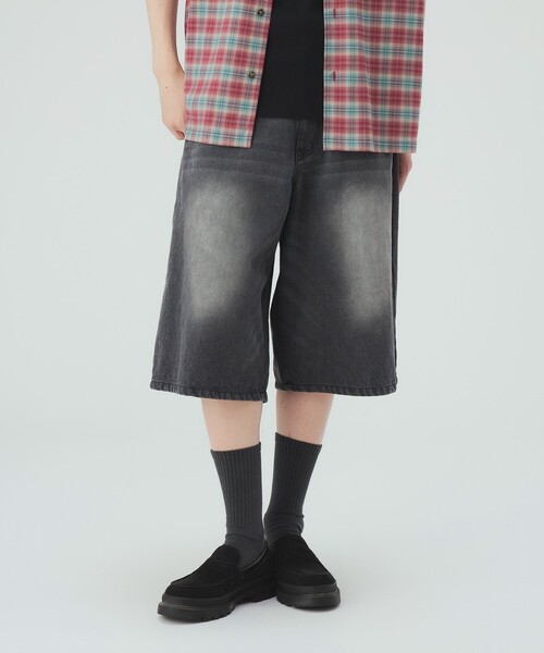 BEAMS HEART(ビームスハート)の「ブラスト ワイドデニム ショーツ(その他パンツ・メンズ・ブラック/ネイビー・SMALL/LARGE/MEDIUM)」の5枚目の写真