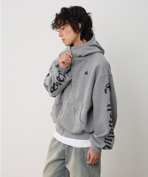 AsRiRe(アスリレイ)の「26ss Sleeve Logo Oversized Hoodie /スリーブロゴオーバーサイズパーカー(パーカー・メンズ・グレー/ブラック・L)」の2枚目の写真