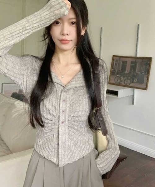 Emilie（エミリー）の「リブカーディガン シャーリングデザイン リブトップス（Tシャツ/カットソー・レディース・ピンク/ライトベージュ/グレー・FREE）」の2枚目の写真