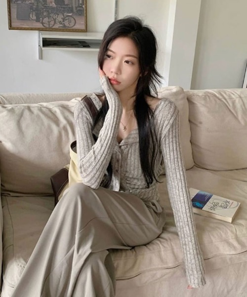 Emilie（エミリー）の「リブカーディガン シャーリングデザイン リブトップス（Tシャツ/カットソー・レディース・ピンク/ライトベージュ/グレー・FREE）」の4枚目の写真