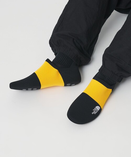 THE NORTH FACE(ザノースフェイス)の「<THE NORTH FACE>ポータブル ソリッパー(ソックス/靴下・メンズ・イエロー/ブラック・L/M)」の4枚目の写真