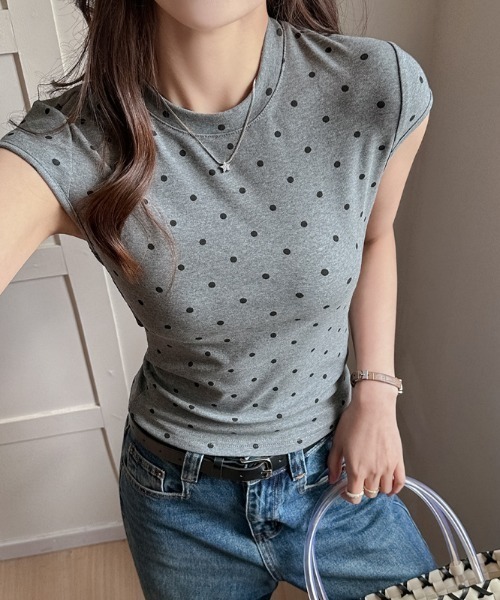 SHEPP(シープ)の「【お気に入り数5100人突破!】ドット柄タイト半袖Tシャツ(Tシャツ/カットソー・レディース・ブラック/グレー/ホワイト・M/S)」の4枚目の写真