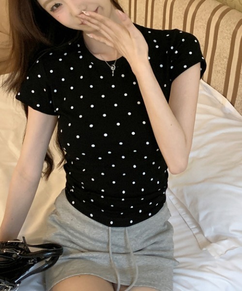SHEPP(シープ)の「【お気に入り数5100人突破!】ドット柄タイト半袖Tシャツ(Tシャツ/カットソー・レディース・ブラック/グレー/ホワイト・M/S)」の7枚目の写真