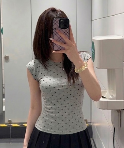SHEPP(シープ)の「【お気に入り数5100人突破!】ドット柄タイト半袖Tシャツ(Tシャツ/カットソー・レディース・ブラック/グレー/ホワイト・M/S)」の16枚目の写真