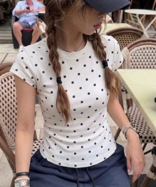 SHEPP(シープ)の「【お気に入り数5100人突破!】ドット柄タイト半袖Tシャツ(Tシャツ/カットソー・レディース・ブラック/グレー/ホワイト・M/S)」の22枚目の写真
