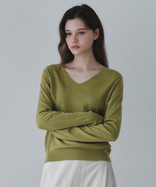 WEDNESDAYOASISFORWOMEN(ウェンズデー オアシス フォー ウーマン)の「ソフトリネンVネックニット_オリーブ(WC26KN13)(ニット/セーター・レディース・オリーブ・OS)」の4枚目の写真