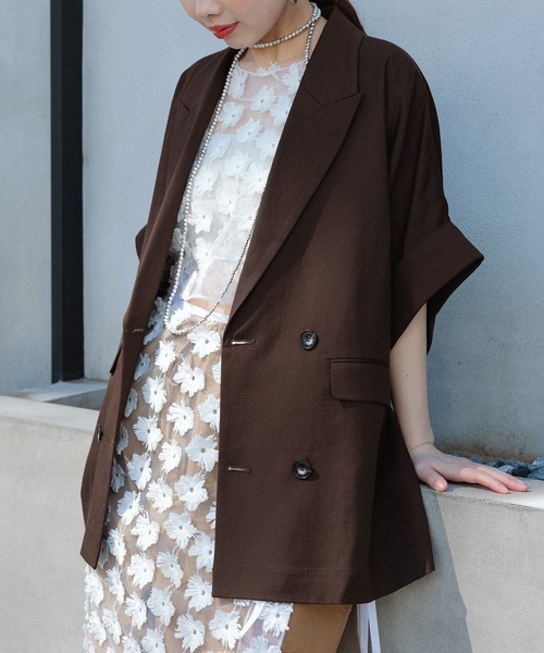 ADAM ET ROPE'（アダムエロペ）の「【サステナブル】ショートスリーブシャツジャケット（テーラードジャケット・レディース・キナリ/ダークブラウン/ブラック・FREE）」の3枚目の写真