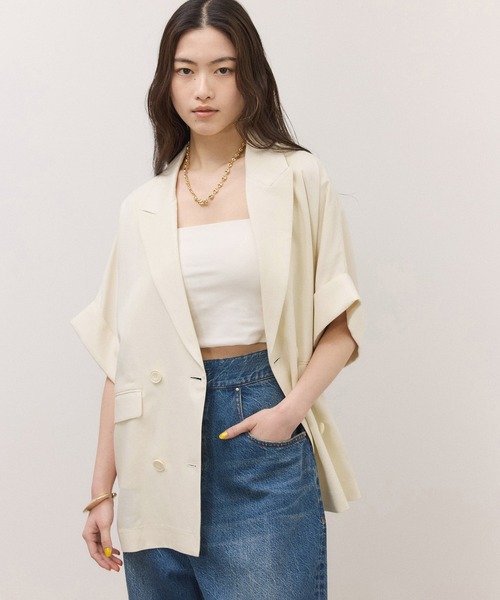 ADAM ET ROPE'（アダムエロペ）の「【サステナブル】ショートスリーブシャツジャケット（テーラードジャケット・レディース・キナリ/ダークブラウン/ブラック・FREE）」の2枚目の写真