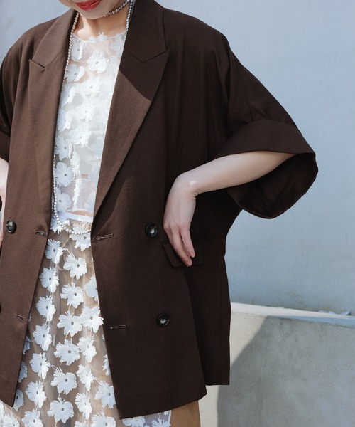 ADAM ET ROPE'（アダムエロペ）の「【サステナブル】ショートスリーブシャツジャケット（テーラードジャケット・レディース・キナリ/ダークブラウン/ブラック・FREE）」の4枚目の写真