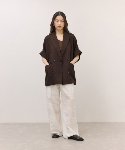 ADAM ET ROPE'（アダムエロペ）の「【サステナブル】ショートスリーブシャツジャケット（テーラードジャケット・レディース・キナリ/ダークブラウン/ブラック・FREE）」の8枚目の写真