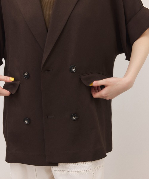 ADAM ET ROPE'（アダムエロペ）の「【サステナブル】ショートスリーブシャツジャケット（テーラードジャケット・レディース・キナリ/ダークブラウン/ブラック・FREE）」の14枚目の写真