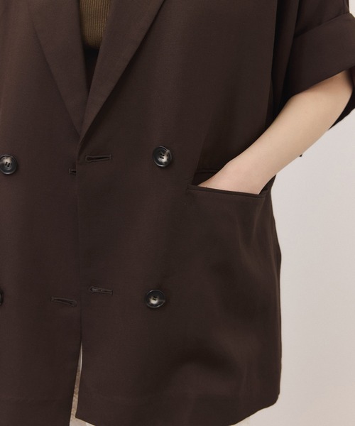 ADAM ET ROPE'（アダムエロペ）の「【サステナブル】ショートスリーブシャツジャケット（テーラードジャケット・レディース・キナリ/ダークブラウン/ブラック・FREE）」の15枚目の写真