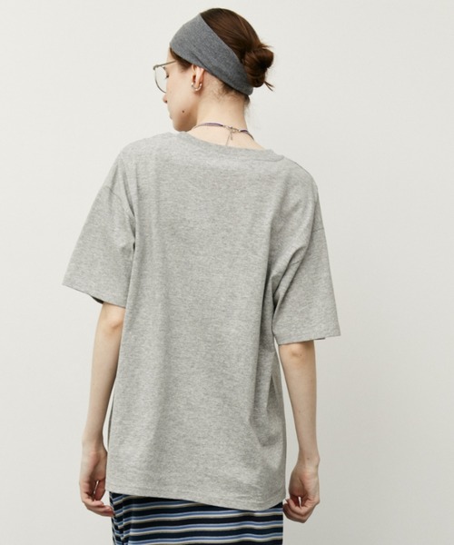 Auntie Rosa Holiday(アンティローザホリデー)の「フォトプリントロゴオーバーサイズTシャツ / 汗染み防止加工(Tシャツ/カットソー・レディース・オフホワイト/グレー・FREE)」の6枚目の写真