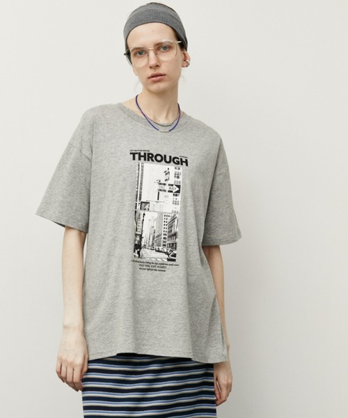 Auntie Rosa Holiday(アンティローザホリデー)の「フォトプリントロゴオーバーサイズTシャツ / 汗染み防止加工(Tシャツ/カットソー・レディース・オフホワイト/グレー・FREE)」の4枚目の写真