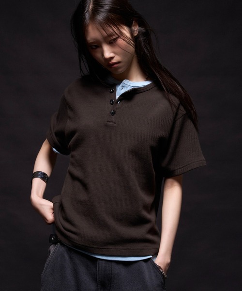 WHO'S WHO gallery(フーズフーギャラリー)の「【Sourcream】ワッフルヘンリーS/STEE(Tシャツ/カットソー・レディース・オフホワイト/グレー/ブラック/ブラック系その他・SMALL/MEDIUM/LARGE)」の14枚目の写真
