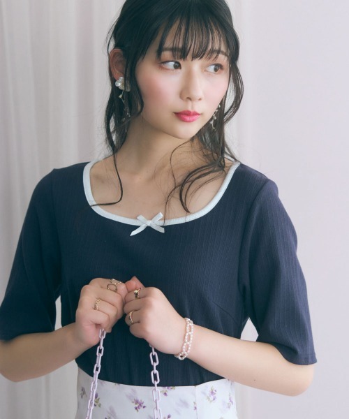 marun(マルン)の「<大きいサイズ>スクエアパイピングカットソートップス marun(Tシャツ/カットソー・レディース・オフホワイト/ネイビー・4L/3L/LL/L/5L)」の1枚目の写真