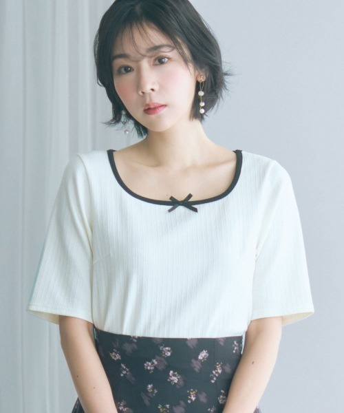 marun(マルン)の「<大きいサイズ>スクエアパイピングカットソートップス marun(Tシャツ/カットソー・レディース・オフホワイト/ネイビー・4L/3L/LL/L/5L)」の2枚目の写真