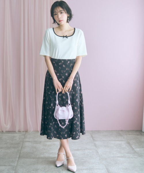 marun(マルン)の「<大きいサイズ>スクエアパイピングカットソートップス marun(Tシャツ/カットソー・レディース・オフホワイト/ネイビー・4L/3L/LL/L/5L)」の11枚目の写真