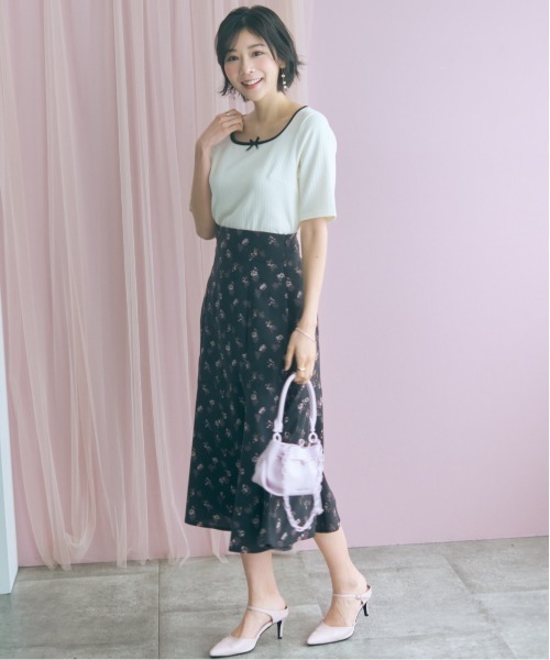 marun(マルン)の「<大きいサイズ>スクエアパイピングカットソートップス marun(Tシャツ/カットソー・レディース・オフホワイト/ネイビー・4L/3L/LL/L/5L)」の13枚目の写真