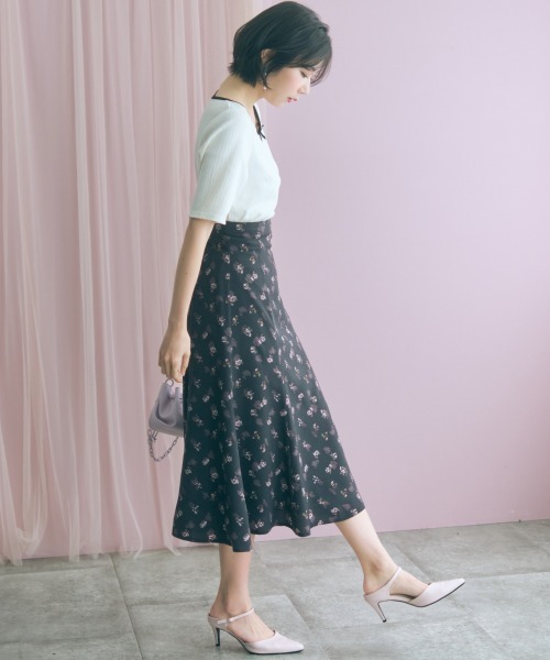marun(マルン)の「<大きいサイズ>スクエアパイピングカットソートップス marun(Tシャツ/カットソー・レディース・オフホワイト/ネイビー・4L/3L/LL/L/5L)」の14枚目の写真