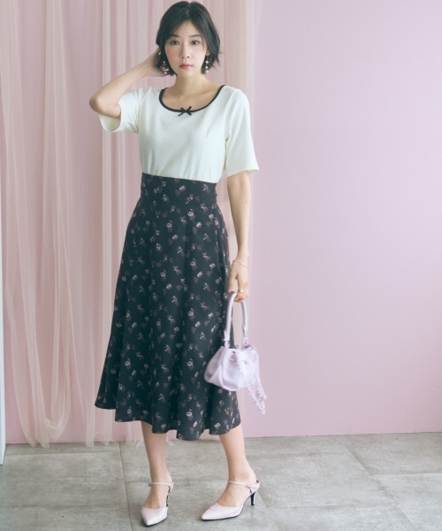 marun(マルン)の「<大きいサイズ>スクエアパイピングカットソートップス marun(Tシャツ/カットソー・レディース・オフホワイト/ネイビー・4L/3L/LL/L/5L)」の15枚目の写真