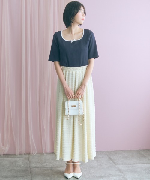 marun(マルン)の「<大きいサイズ>スクエアパイピングカットソートップス marun(Tシャツ/カットソー・レディース・オフホワイト/ネイビー・4L/3L/LL/L/5L)」の4枚目の写真