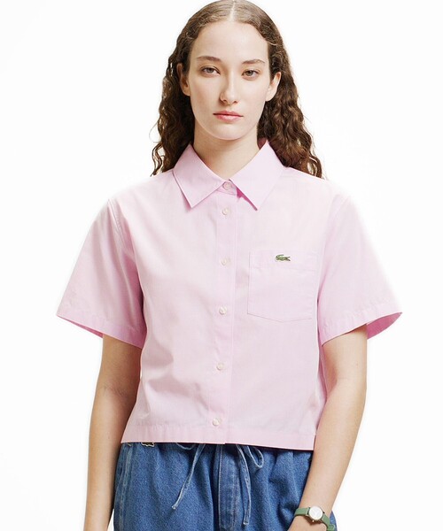 LACOSTE(ラコステ)の「ドライタッチ クロップ ハーフスリーブシャツ(シャツ/ブラウス・レディース・ピンク/オフホワイト・40/36/38/34)」の2枚目の写真