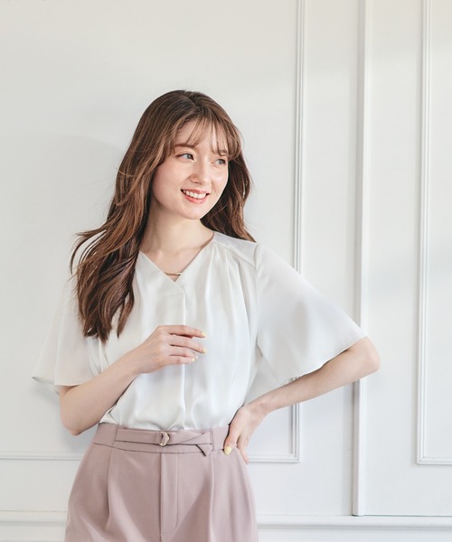 12Twelve Agenda(トゥエルブ アジェンダ)の「ヴィンテージサテンパーツ付Vネックブラウス(シャツ/ブラウス・レディース・オフホワイト/ネイビー・M)」の3枚目の写真