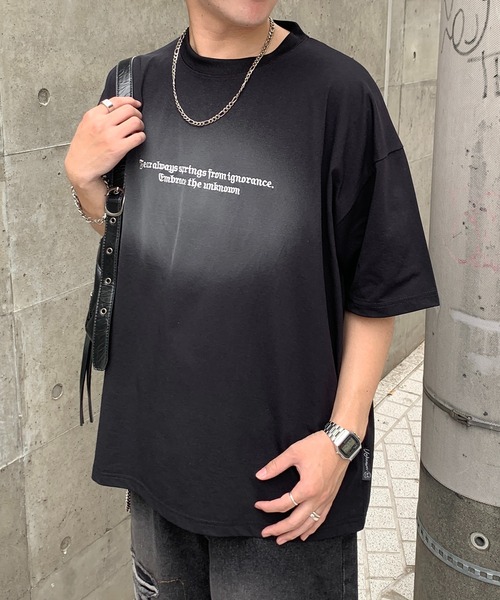 lilful(リルフル)の「【26年春夏新作】スプレー加工レタリングロゴ刺繍Tシャツ(Tシャツ/カットソー・メンズ・ブラック/ホワイト・M/XL/L)」の8枚目の写真