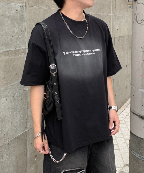 lilful(リルフル)の「【26年春夏新作】スプレー加工レタリングロゴ刺繍Tシャツ(Tシャツ/カットソー・メンズ・ブラック/ホワイト・M/XL/L)」の7枚目の写真