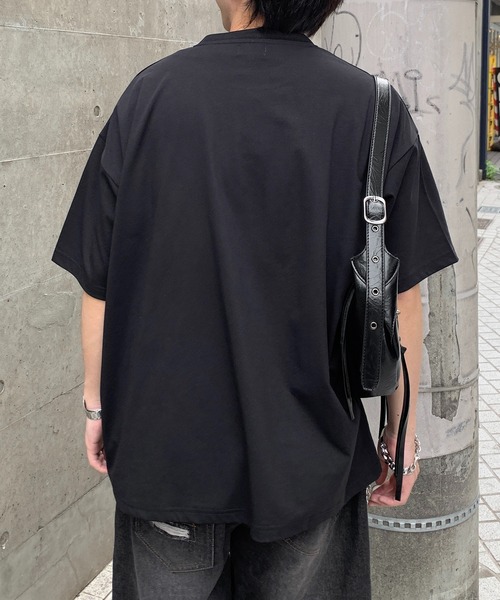 lilful(リルフル)の「【26年春夏新作】スプレー加工レタリングロゴ刺繍Tシャツ(Tシャツ/カットソー・メンズ・ブラック/ホワイト・M/XL/L)」の13枚目の写真