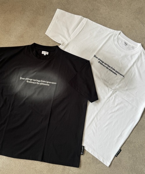lilful(リルフル)の「【26年春夏新作】スプレー加工レタリングロゴ刺繍Tシャツ(Tシャツ/カットソー・メンズ・ブラック/ホワイト・M/XL/L)」の19枚目の写真