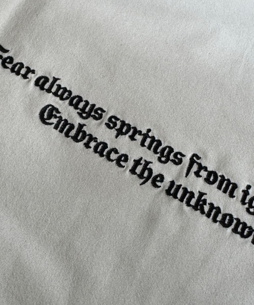 lilful(リルフル)の「【26年春夏新作】スプレー加工レタリングロゴ刺繍Tシャツ(Tシャツ/カットソー・メンズ・ブラック/ホワイト・M/XL/L)」の21枚目の写真