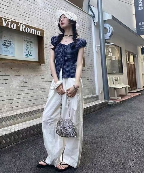 AsheKsha(アシクシャ)の「チェック柄の半袖シャツ、ウエストが絞られたパフスリーブトップス(シャツ/ブラウス・レディース・ネイビー・M)」の2枚目の写真