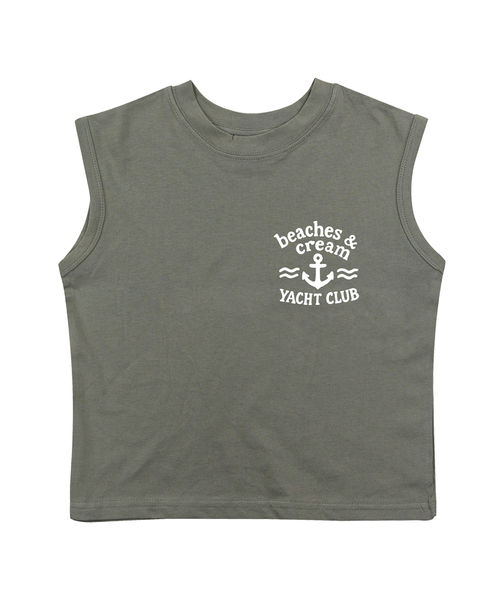 BEACHESAND CREAM KIDS(ビーチスアンドクリームキッズ)の「ヨットクラブ 袖なしTシャツ-オリーブ(Tシャツ/カットソー・レディース・オリーブ・SMALL/MEDIUM/LARGE)」の1枚目の写真
