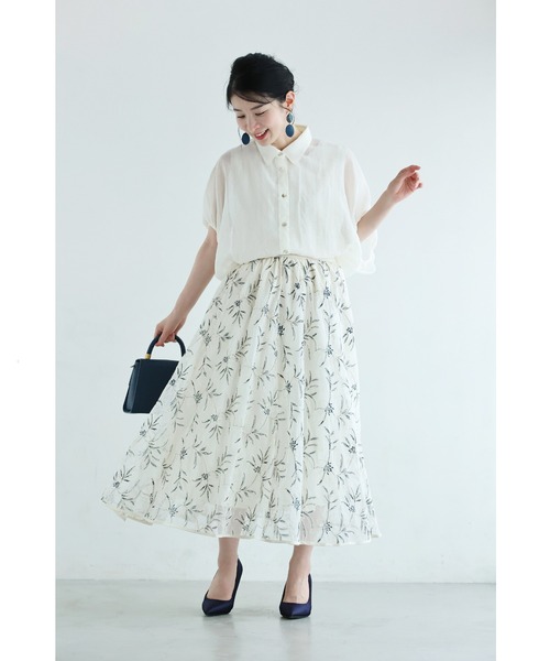 cawaii(カワイイ)の「線画の花刺繍浮かぶチュールミディアムスカート(スカート・レディース・ベージュ/ブラック・FREE)」の6枚目の写真