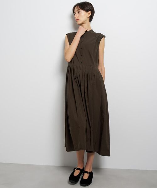 LANVIN en Bleu(ランバンオンブルー)の「ナイロンタッサータックワンピース(ワンピース・レディース・ブラック/イエロー/キャメル・36/38)」の3枚目の写真